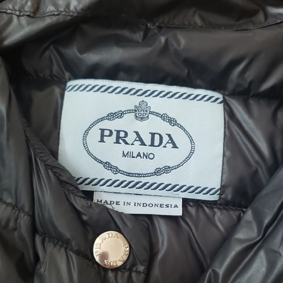 Prada Women's Black Quilted Down Puffer Jacket Size 42 Chic Feminine Cozy Winter - Picture 2 of 10